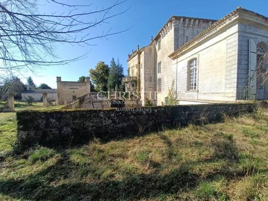 Maison à vendre 450 000 € 12 pièces 425 m² Lussac 33570