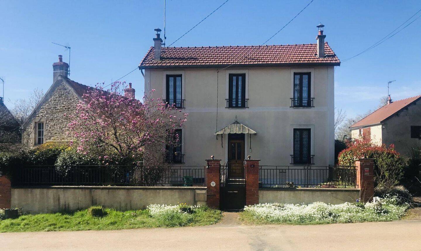 Maison 5 pièces 122 m² · à Saint-Malo-en-Donziois · 122 m² · 750 €