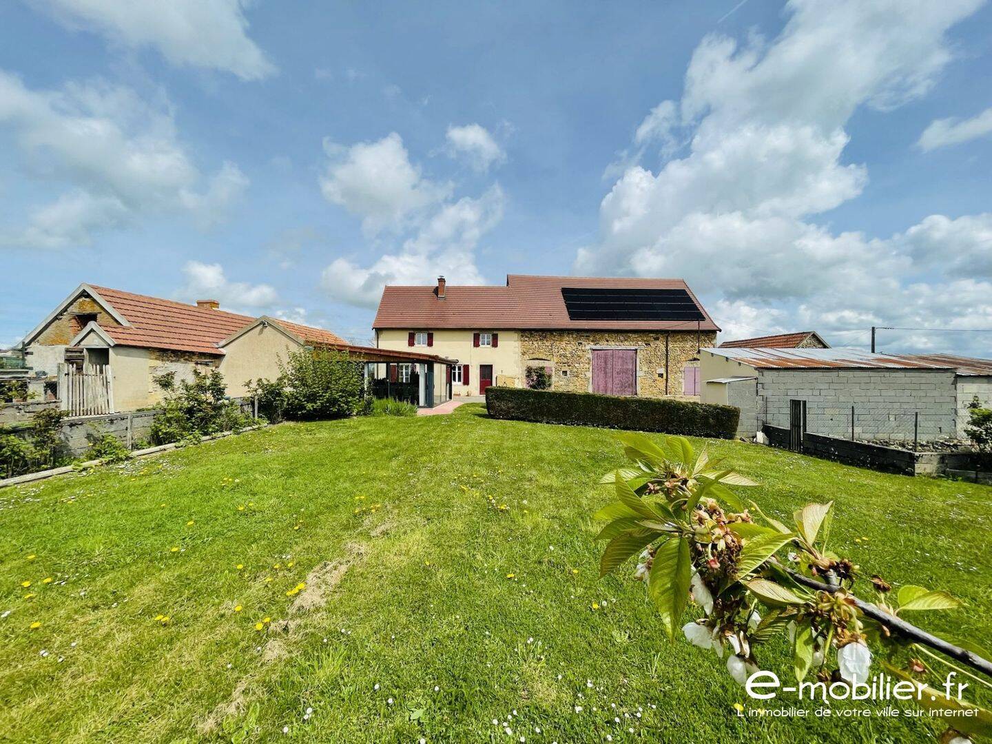 Maison 5 pièces 110 m² · à Saint-Christophe-en-Brionnais · 110 m² · 274 000 €