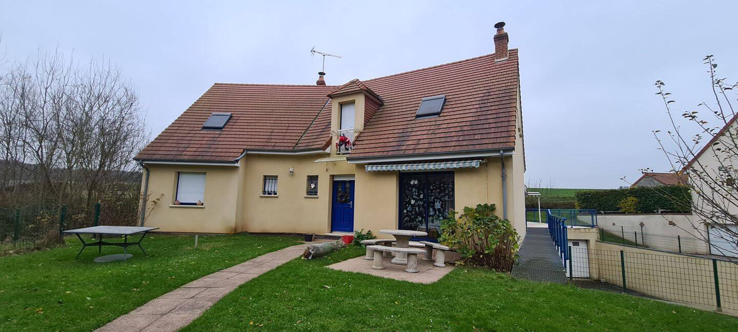 Maison 8 pièces 183 m² · à Saint-Pierre-en-Val · 183 m² · 335 000 €