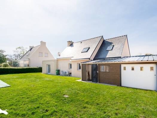 Maison de plain-pied à vendre 260 190 € 5 pièces 3 chambres 100 m² 998 m² de terrain Guiclan 29410