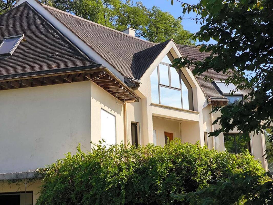 Maison 7 pièces 244 m² · à Angicourt · 244 m² · 639 000 €
