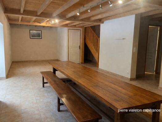 Maison à vendre 278 425 € 14 pièces 3 chambres 310 m² 5 588 m² de terrain Grandrif 63600