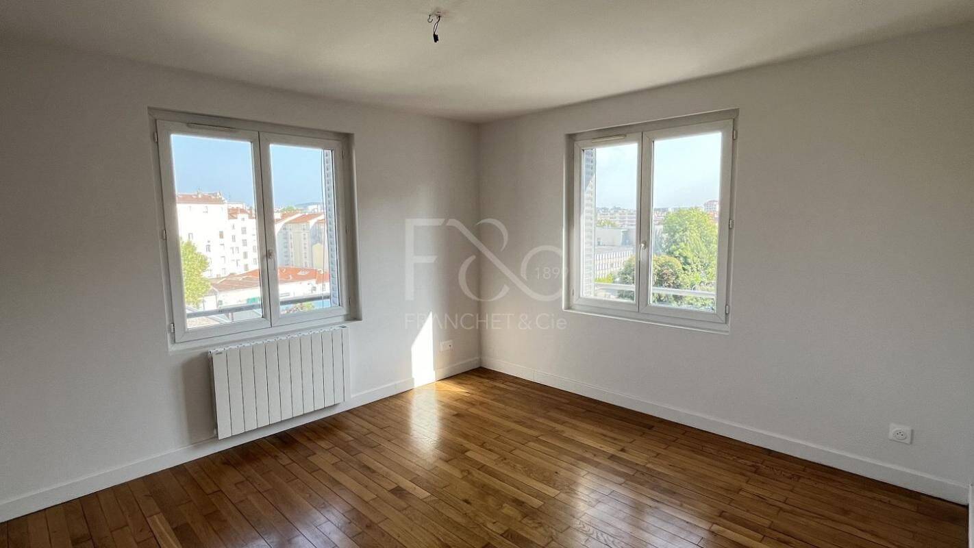 Appartement 3 pièces 51 m² · à Lyon 7ème Arrondissement · 51 m² · 896 €
