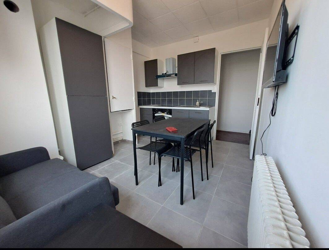Appartement 2 pièces 45 m² · à Vaulx-en-Velin · 44,7 m² · 1 050 €