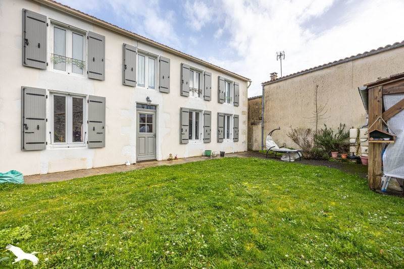 Maison 7 pièces 169 m² · à Ciré-d'Aunis · 169 m² · 317 700 €