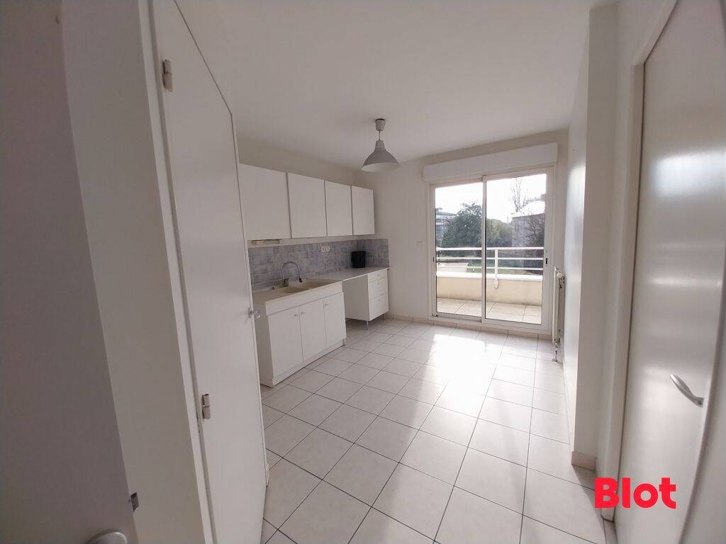A LOUER - RENNES FOUGERES - Appartement 3 pièce(s) - 83 m2 - Bal — 5