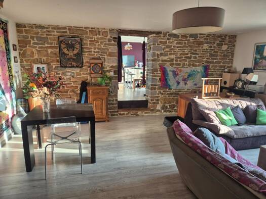 Maison à vendre 265 000 € 6 pièces 3 chambres 115 m² 211 m² de terrain Serre-les-Sapins 25770