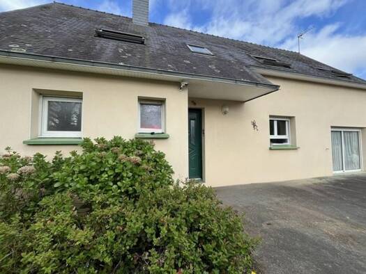 Maison de plain-pied à vendre 244 950 € 6 pièces 5 chambres 147 m² 1 683 m² de terrain Guilligomarc'h 29300