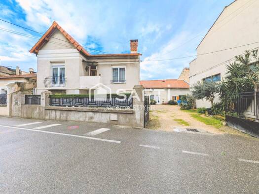 Maison à vendre 550 000 € 8 pièces 6 chambres 175 m² 701 m² de terrain Peripherie Châteaurenard 13160