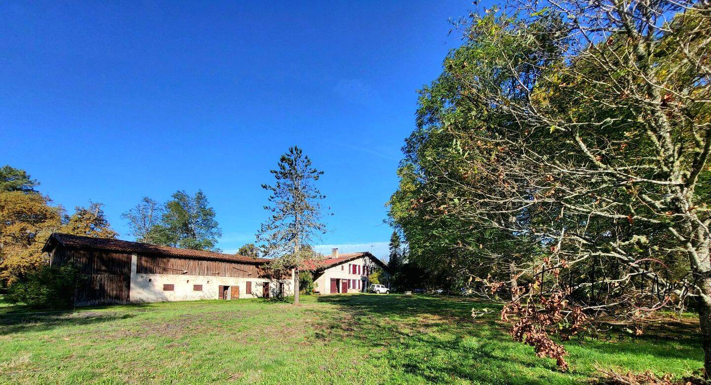 Maison 10 pièces 350 m² · à Saint-Symphorien · 350 m² · 468 000 €