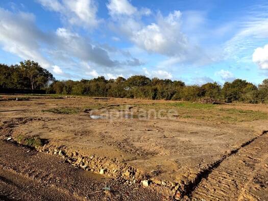 Terrain constructible viabilisé à vendre 58 370 € 351 m² de terrain Saint-Urbain 85230