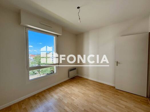 Appartement à louer 768 € 3 pièces 2 chambres 64,2 m² Étage 3/7 Les Roches Chamalières 63400