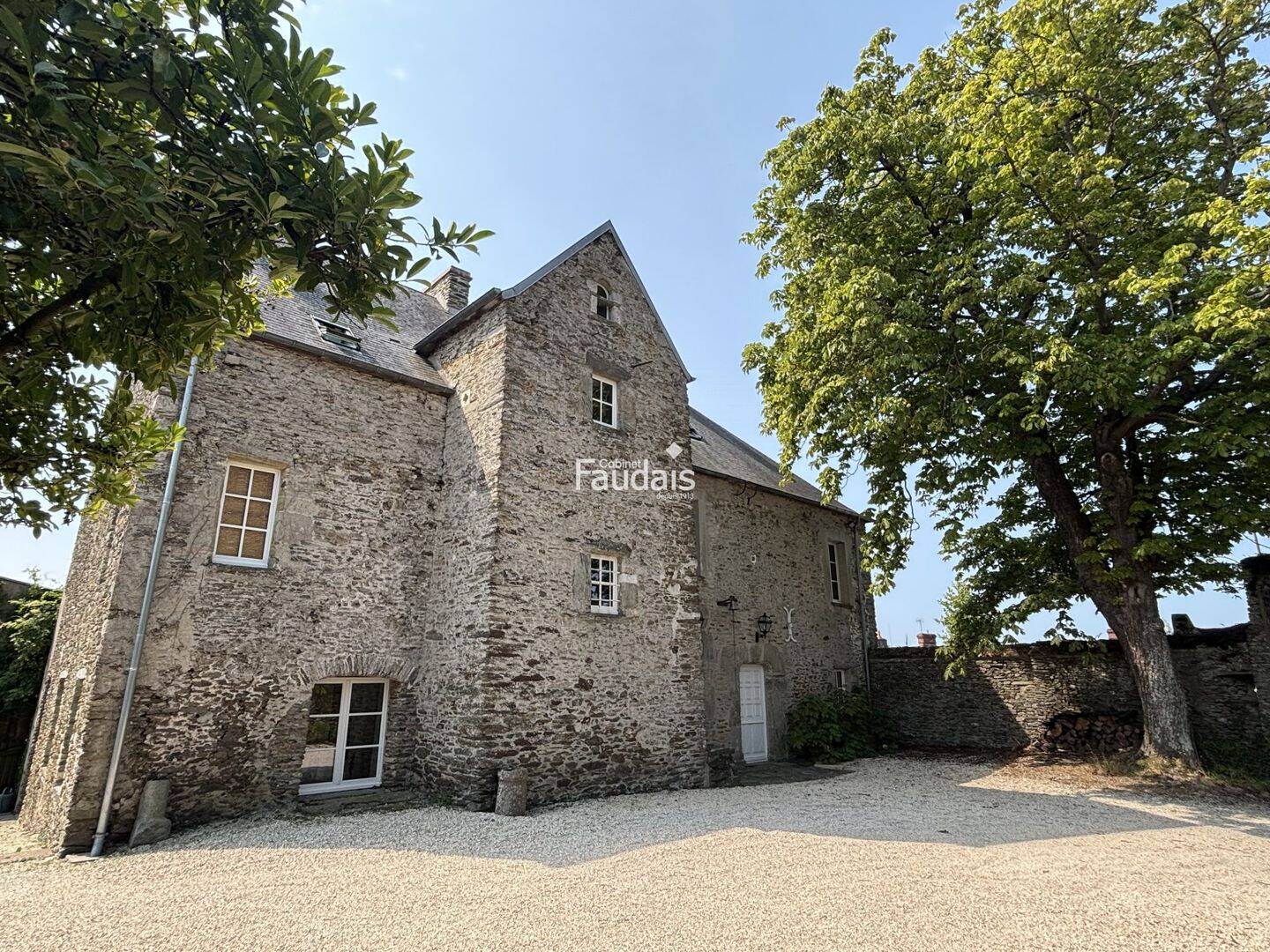 Maison 10 pièces 228 m² · à Saint-Lô · 228 m² · 658 000 €