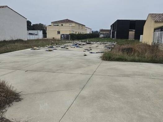 Terrain constructible viabilisé à vendre 171 600 € 875 m² de terrain Lauret 34270