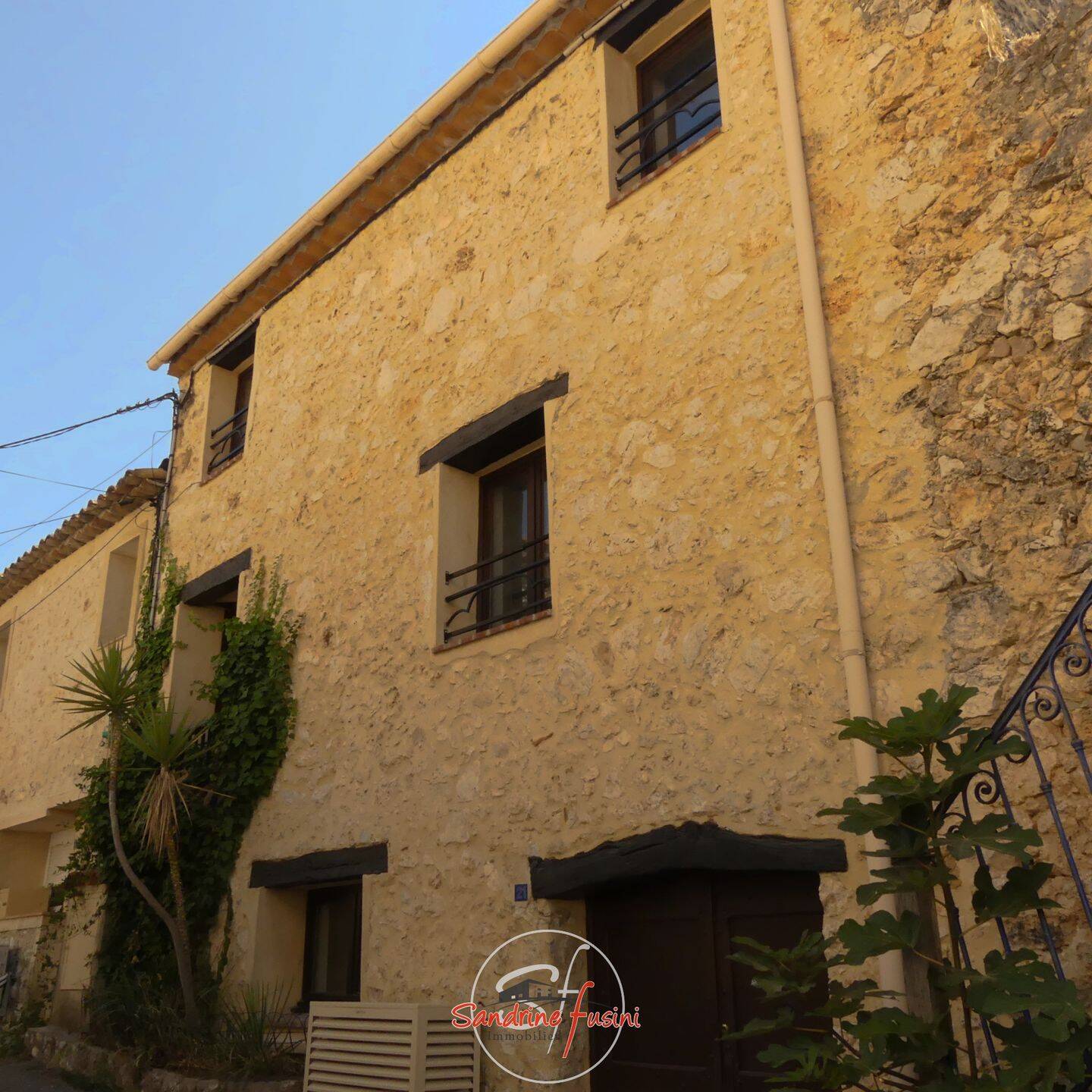 Maison 3 pièces 82 m² · à Bouyon · 81,6 m² · 1 200 €