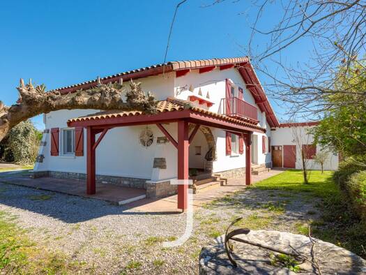 Maison à vendre 399 000 € 6 pièces 5 chambres 135 m² 1 902 m² de terrain Saint-Palais 64120