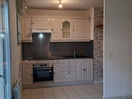 Appartement à louer 975 € 3 pièces 2 chambres 61 m² RDC Inter Marche Mantes-la-Jolie 78200