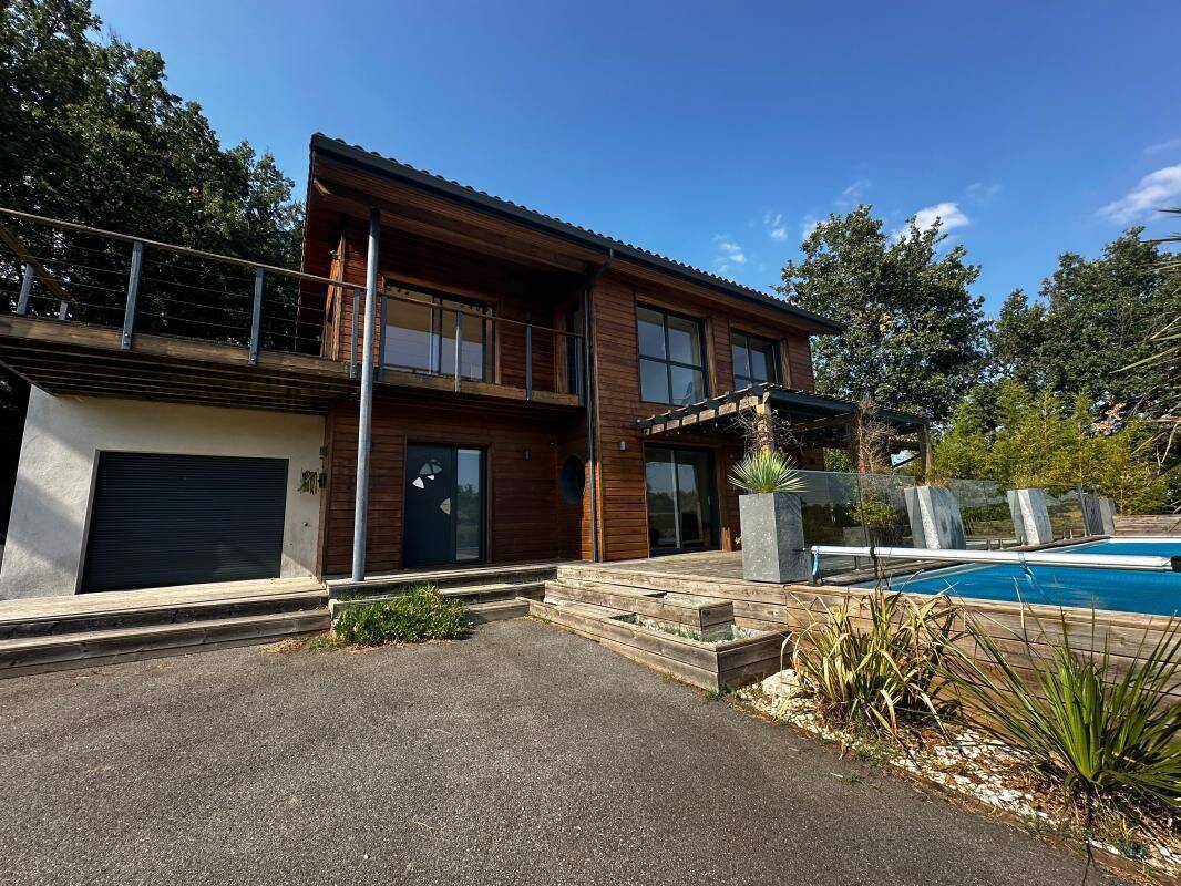 Maison 5 pièces 155 m² · à Mauzac · 154,5 m² · 1 600 €