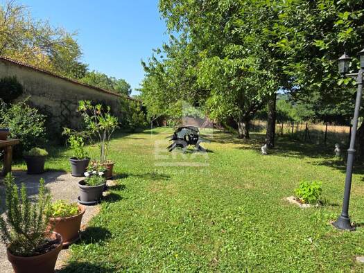 Maison à vendre 262 500 € 6 pièces 3 chambres 129 m² 877 m² de terrain Châtillon-la-Palud 01320