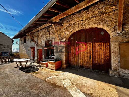 Maison à vendre 197 000 € 6 pièces 3 chambres 121 m² 418 m² de terrain Sirod 39300