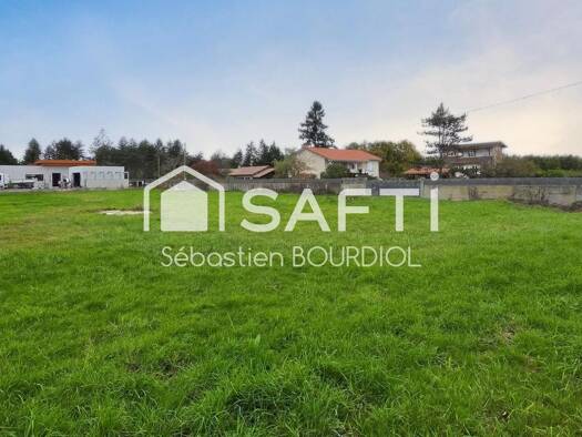 Terrain constructible viabilisé à vendre 96 990 € 1 403 m² de terrain Orléat 63190