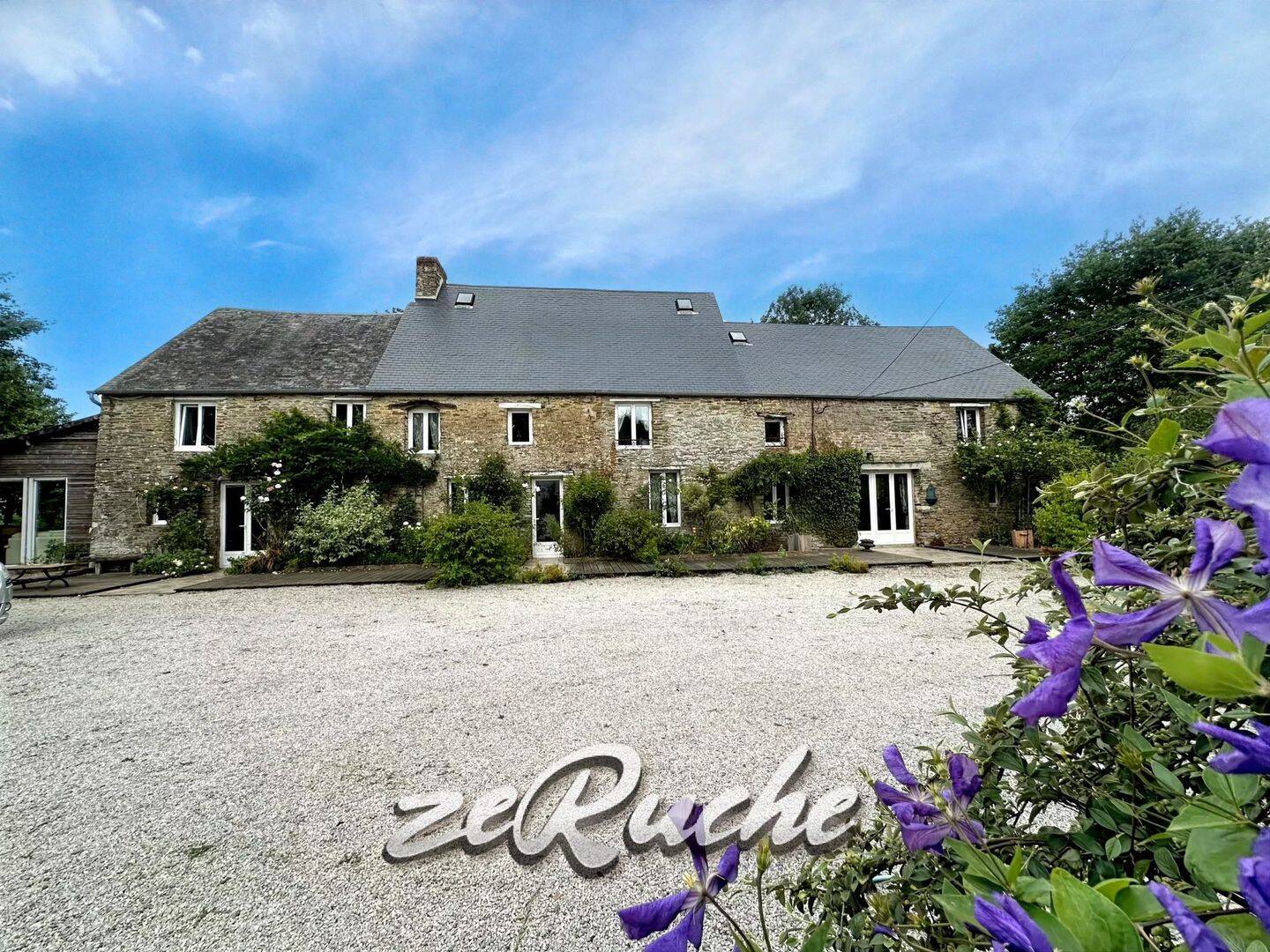 Maison 11 pièces 411 m² · à Cahagnes · 411 m² · 590 000 €