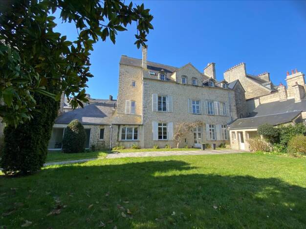 Maison à vendre 568 300 € 12 pièces 7 chambres 388 m² 1 090 m² de terrain Centre Valognes 50700
