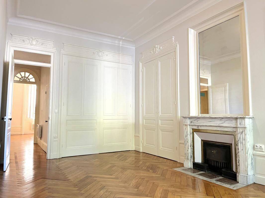 Appartement 5 pièces 143 m² · à Lyon 1er Arrondissement · 143 m² · 2 180 €