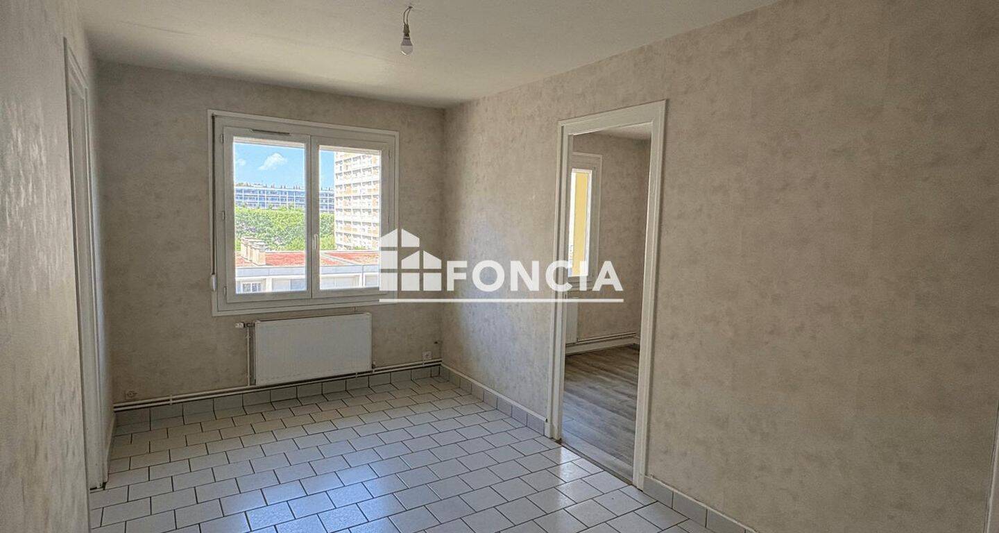 Appartement 2 pièces 47 m² · à Roanne · 46,8 m² · 435 €