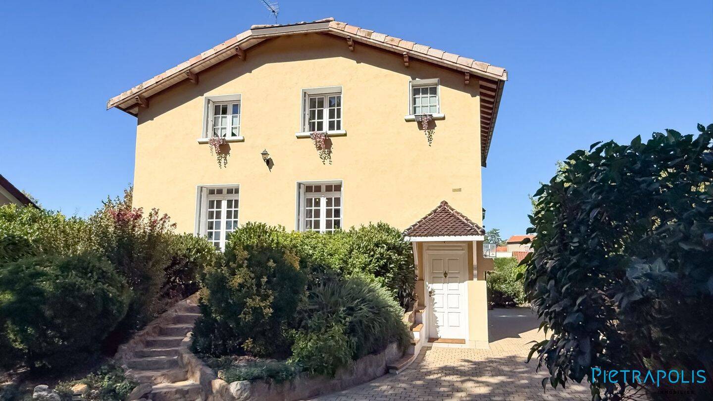Maison 9 pièces 210 m² · à Fleurieu-sur-Saône · 210 m² · 739 000 €