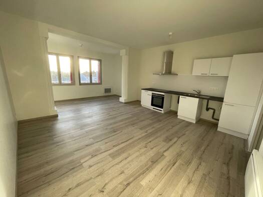 Appartement à louer 840 € 3 pièces 2 chambres 59 m² Étage 1/2 Villefranche-de-Lauragais 31290