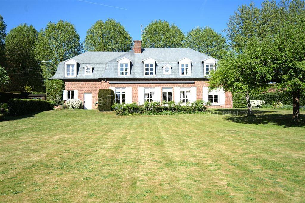 Maison 9 pièces 260 m² · à Croix · 260 m² · 1 130 000 €