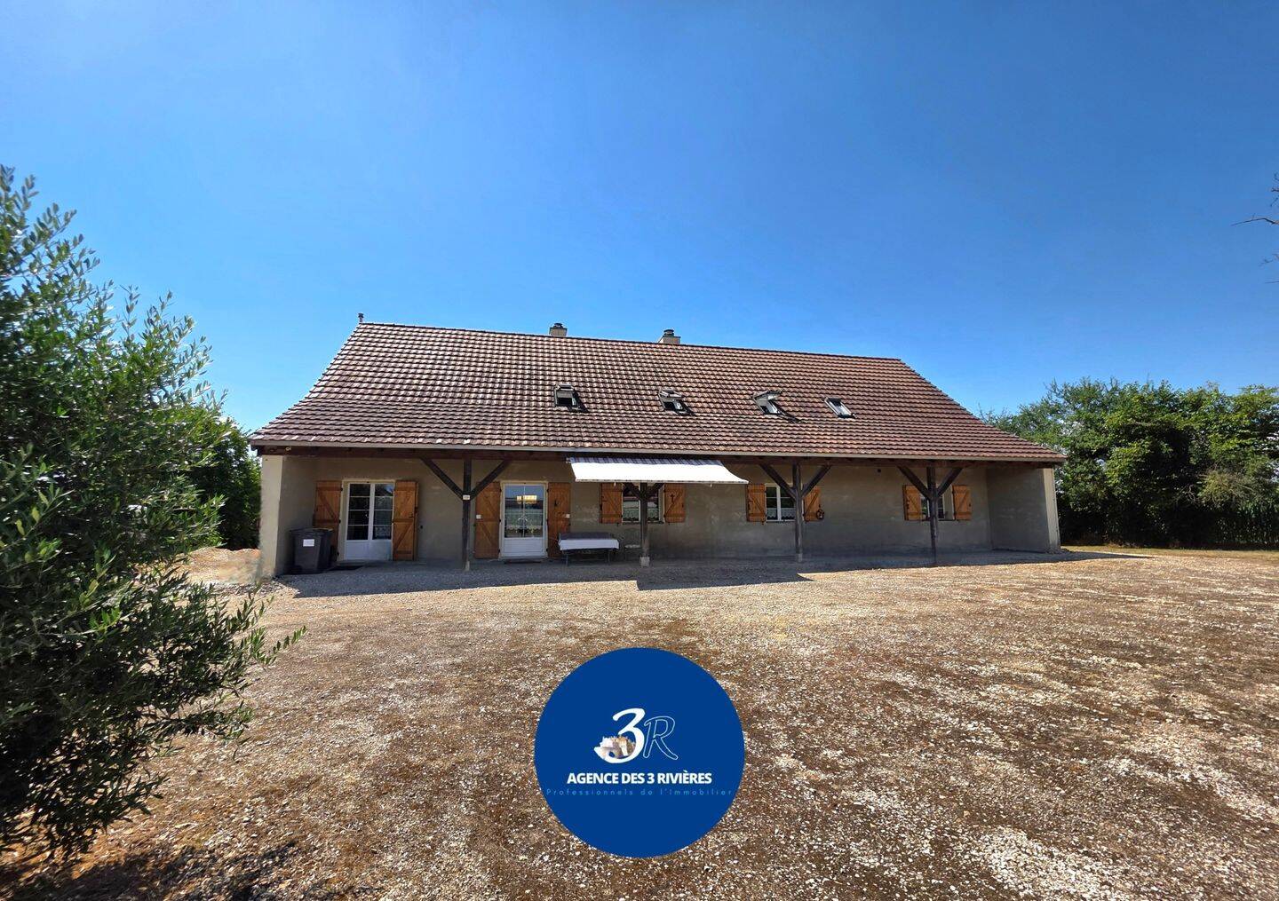 Maison 9 pièces 272 m² · à Lessard-en-Bresse · 272 m² · 400 000 €