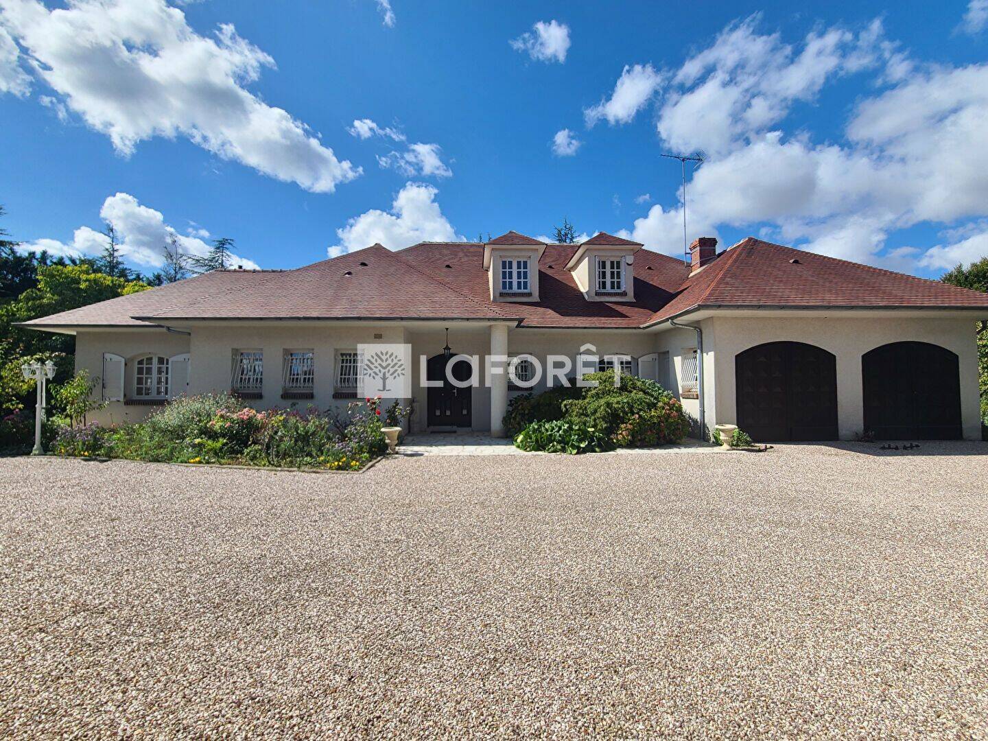 Maison 8 pièces 343 m² · à Pithiviers-le-Vieil · 343 m² · 544 000 €