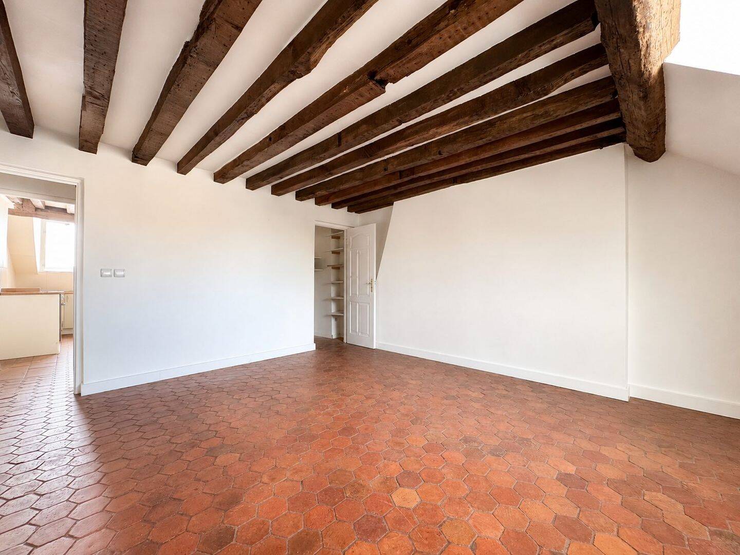 Appartement 5 pièces 97 m² · à Versailles · 96,8 m² · 1 890 €/mois