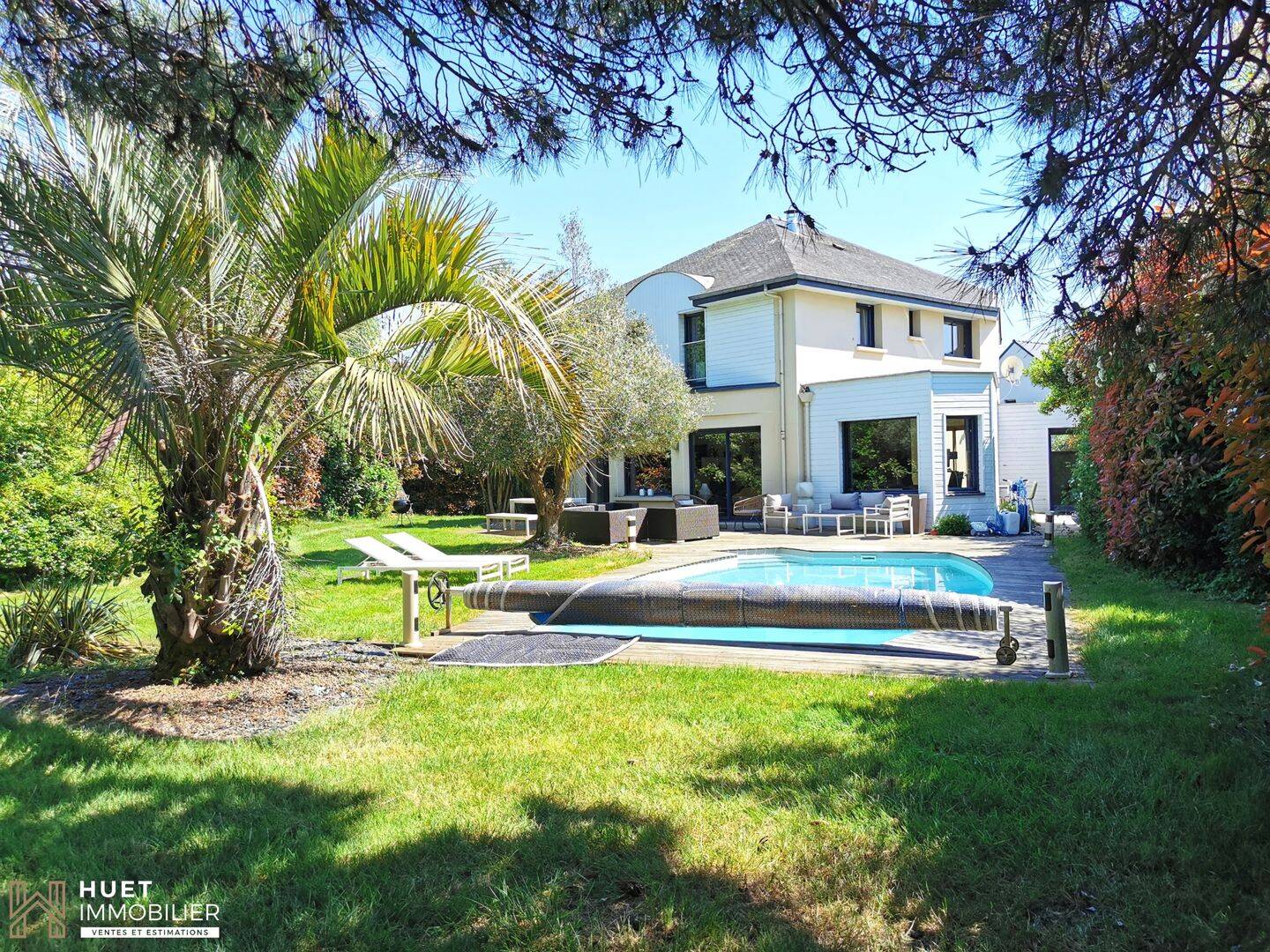 Maison 8 pièces 217 m² · à Bruz · 217 m² · 652 050 €