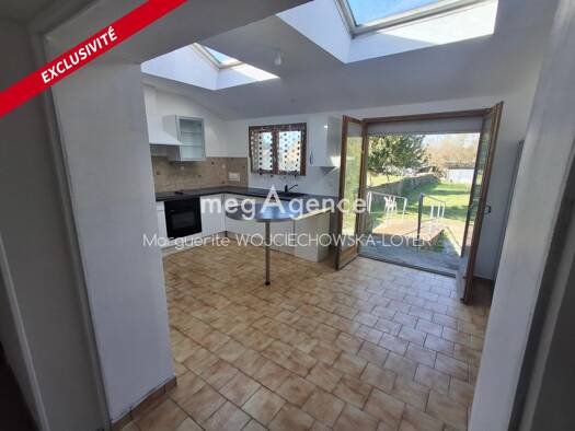 Maison à vendre 89 900 € 4 pièces 2 chambres 77 m² 373 m² de terrain Fresnay-sur-Sarthe 72130