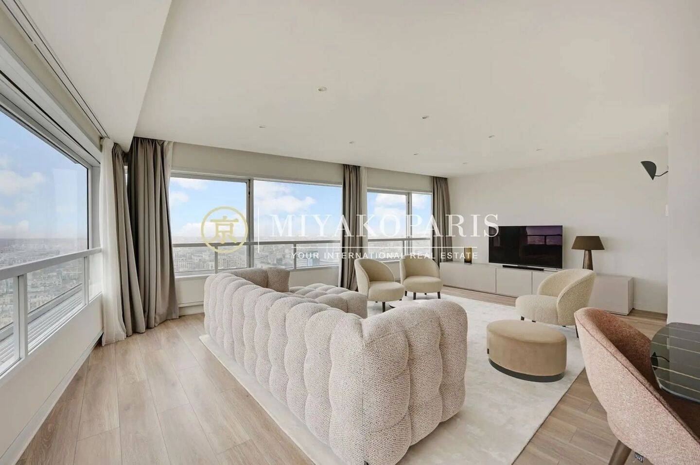 Appartement 5 pièces 167 m² · à Paris 15ème Arrondissement · 167 m² · 8 500 €