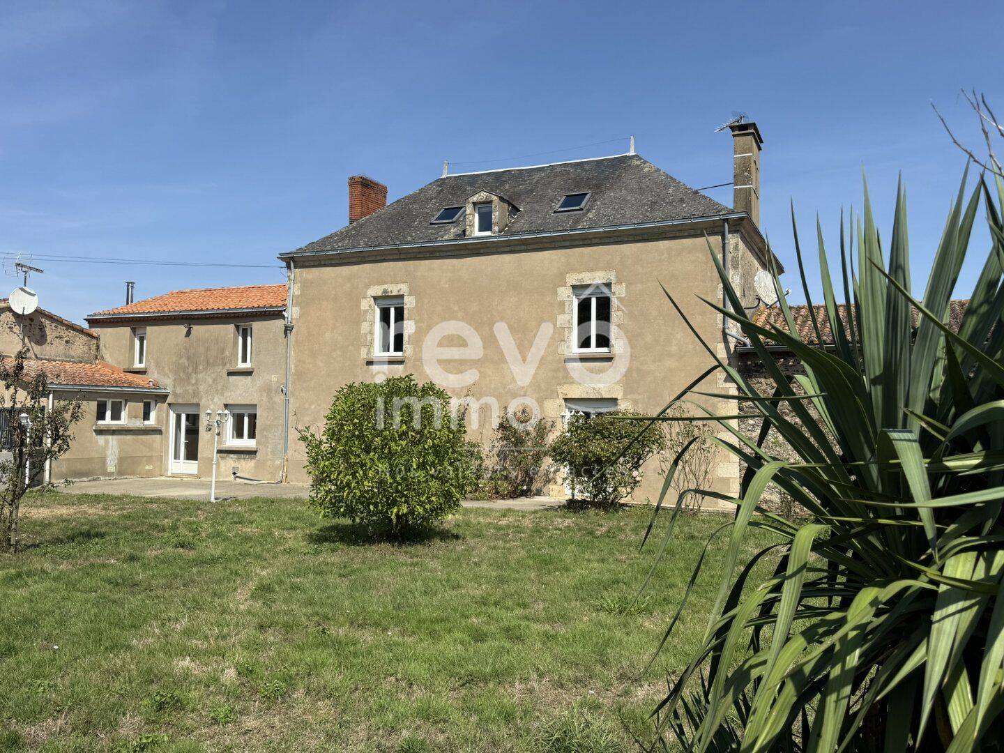 Maison 7 pièces 271 m² · à Montréverd · 271 m² · 343 000 €