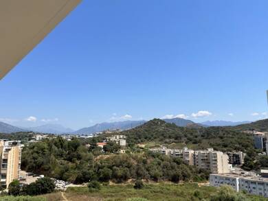 Appartement à louer 669 € 1 pièce 30 m² Sous le toit, Étage 5/5 disponible à partir du 06/06/2025 Aspretto Ajaccio 20090