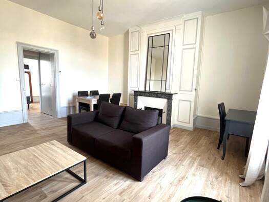 Appartement à louer 800 € 2 pièces 1 chambre 54,1 m² Étage 1/3 Tours 37000