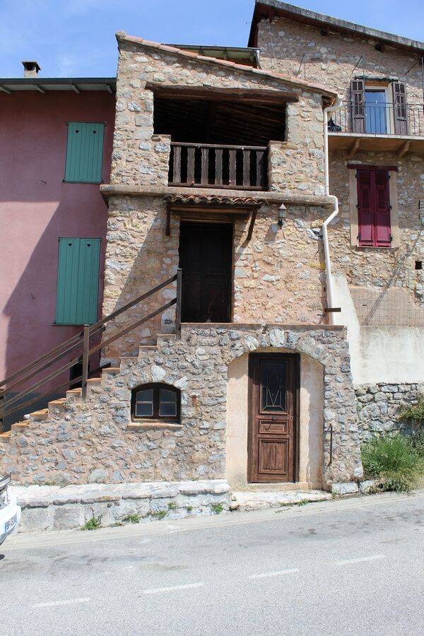 Maison 3 pièces 81 m² · à La Bollène-Vésubie · 81,3 m² · 98 000 €