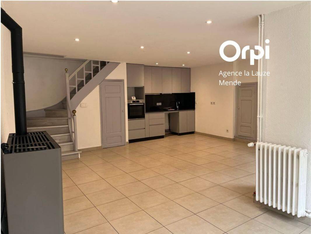 Maison 3 pièces 100 m² · à Esclanèdes · 100 m² · 550 €/mois