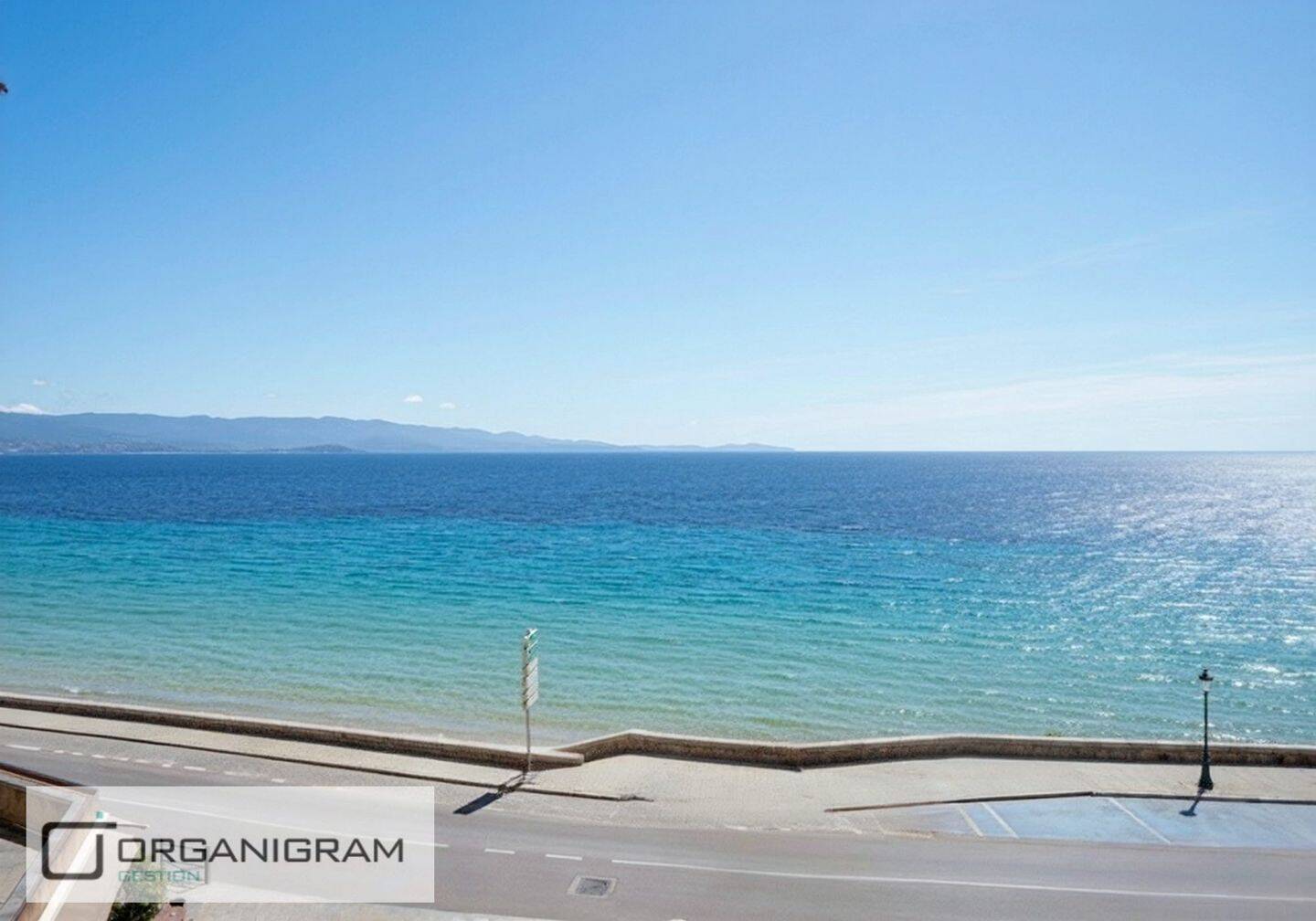 Appartement 4 pièces 115 m² · à Ajaccio · 114,9 m² · 1 872 €
