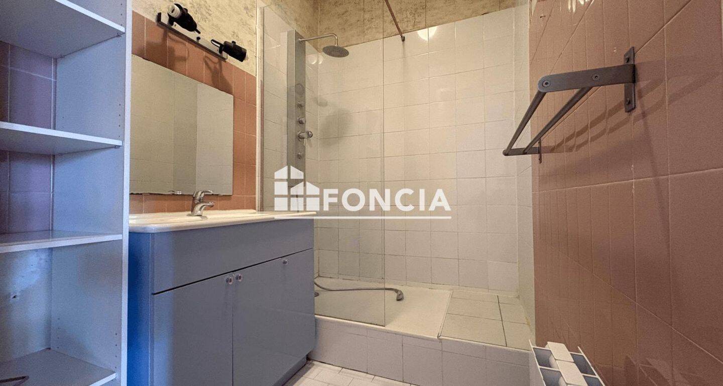 Appartement 3 pièces 81 m² · à Lyon 6ème Arrondissement · 80,9 m² · 1 050 €