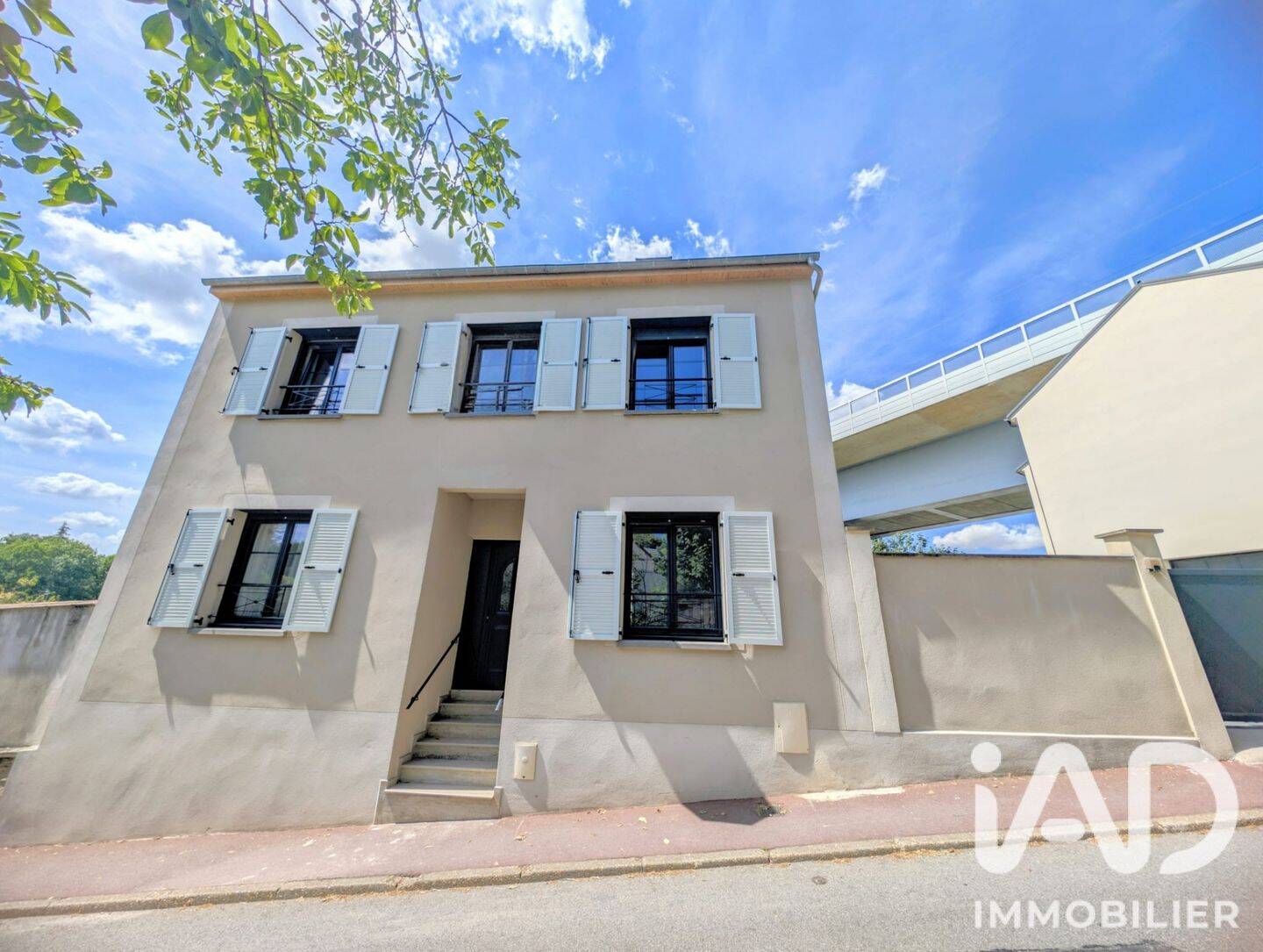 Maison 7 pièces 187 m² · à Saint-Germain-en-Laye · 187 m² · 795 000 €