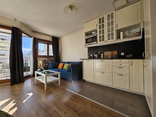 Appartement à louer 1 315 € 1 pièce 31 m² Étage 4/4 disponible dès maintenant Emeriau-Zola Paris 15ème arrondissement 75015