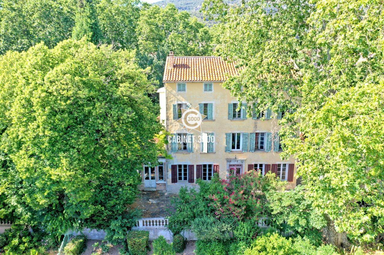 Maison 13 pièces 338 m² · à La Valette-du-Var · 338 m² · 990 000 €