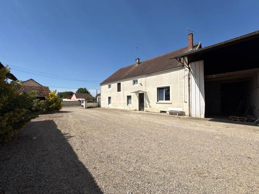Maison 8 pièces 175 m² · à Franxault · 174,8 m² · 180 000 €